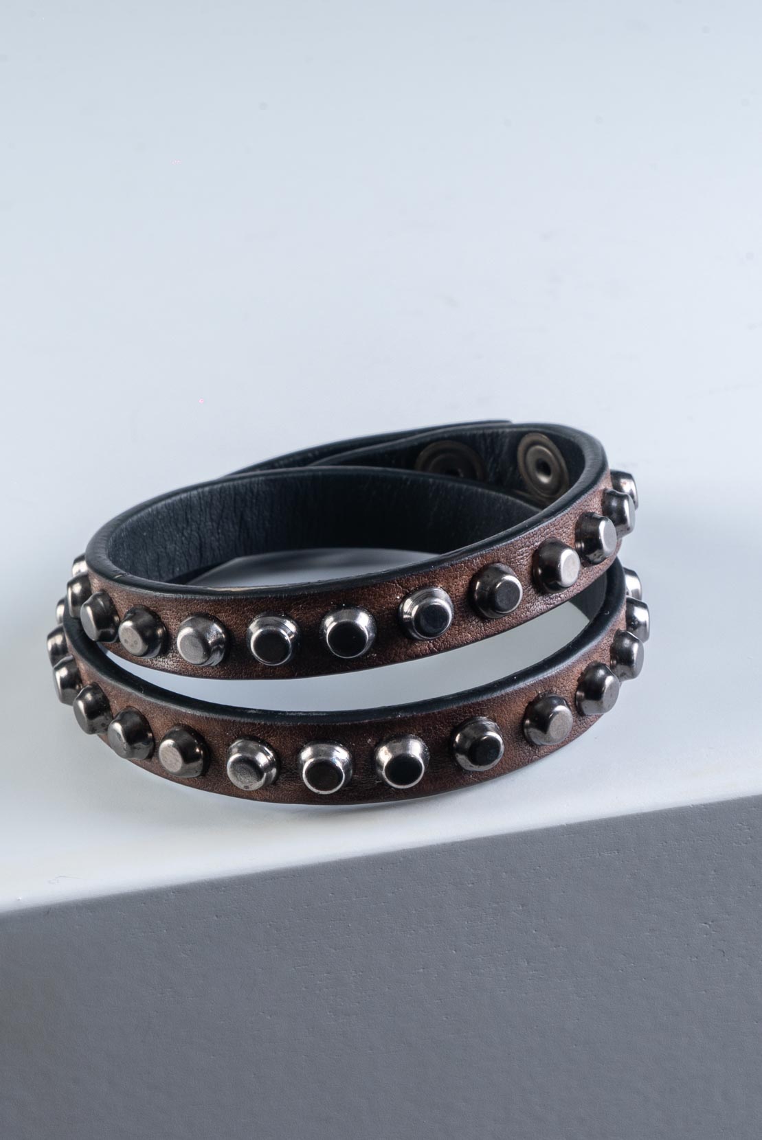 Bracciale in Cuoio con Borchie Brunite BNT11