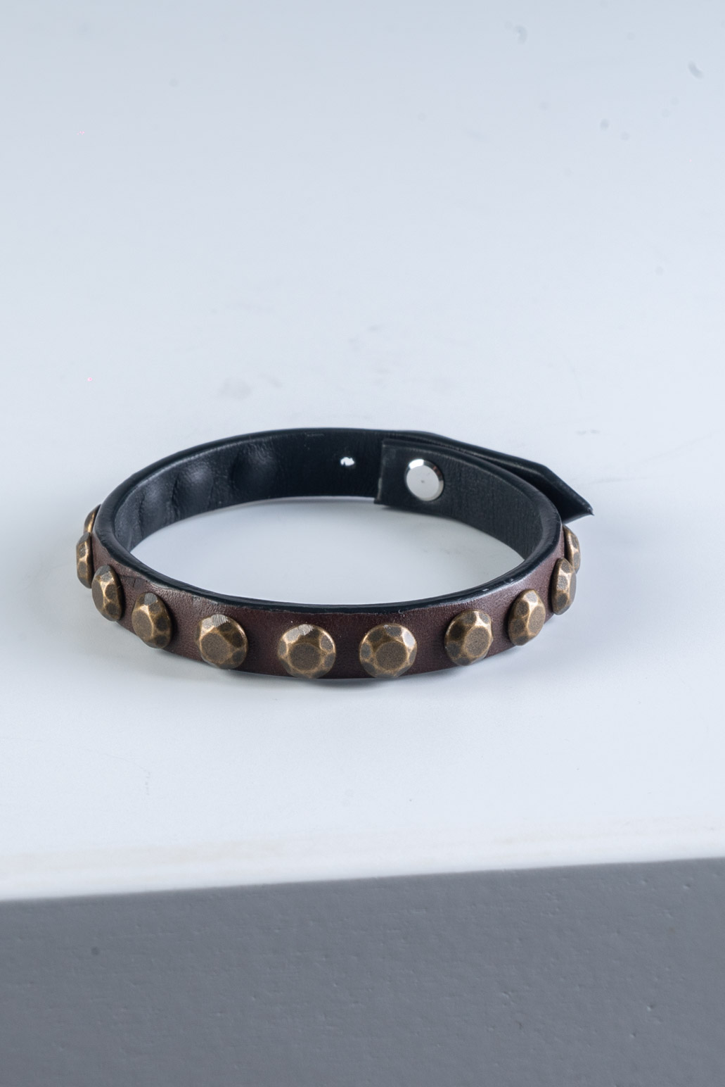 Bracciale in Cuoio con Borchie Bronzo BNT61