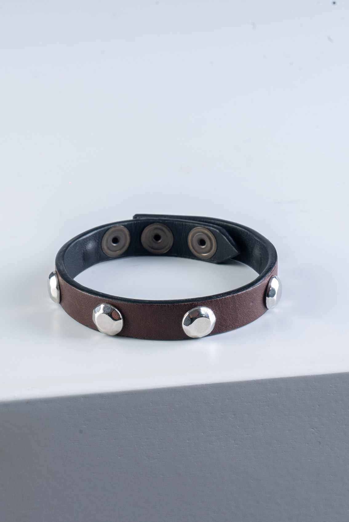 Bracciale in Cuoio con Borchie Nickel BNT51
