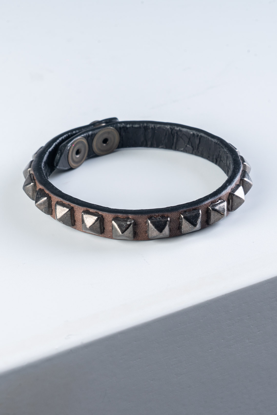 Bracciale in Cuoio con Borchie Brunite BNT41