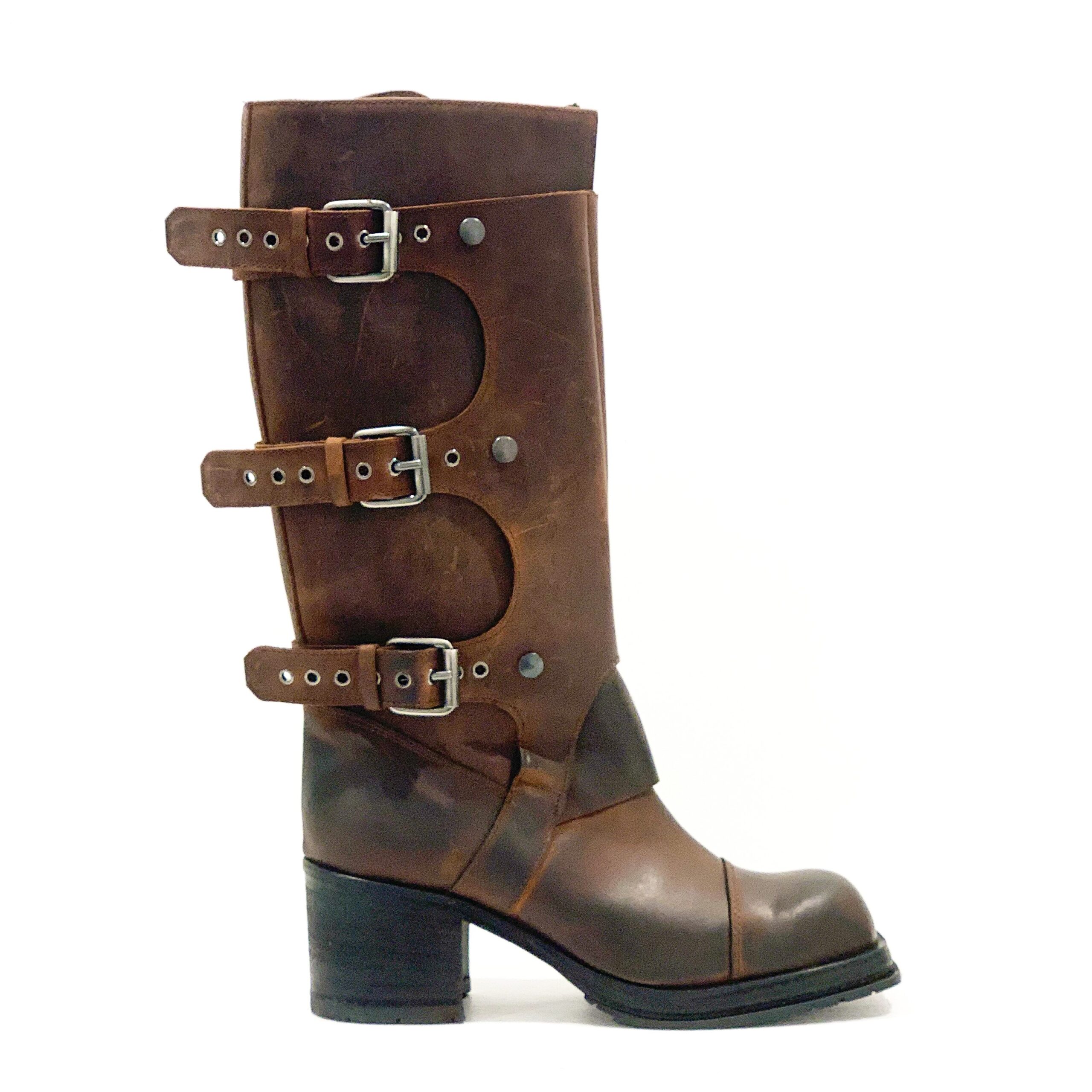 Stivale anfibio in pelle con fibbie DNOT 210