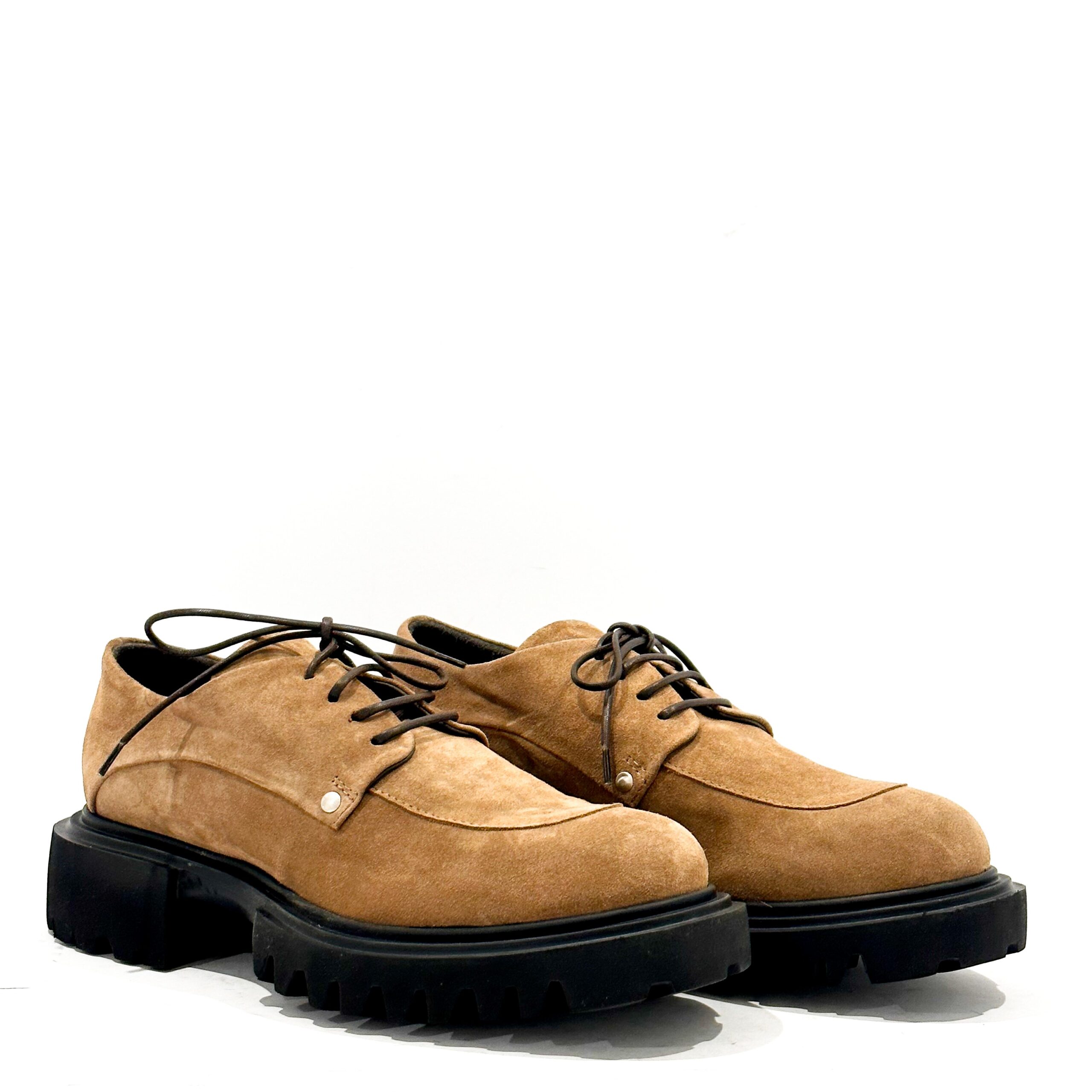 Scarpa donna allacciata in pelle scamosciata