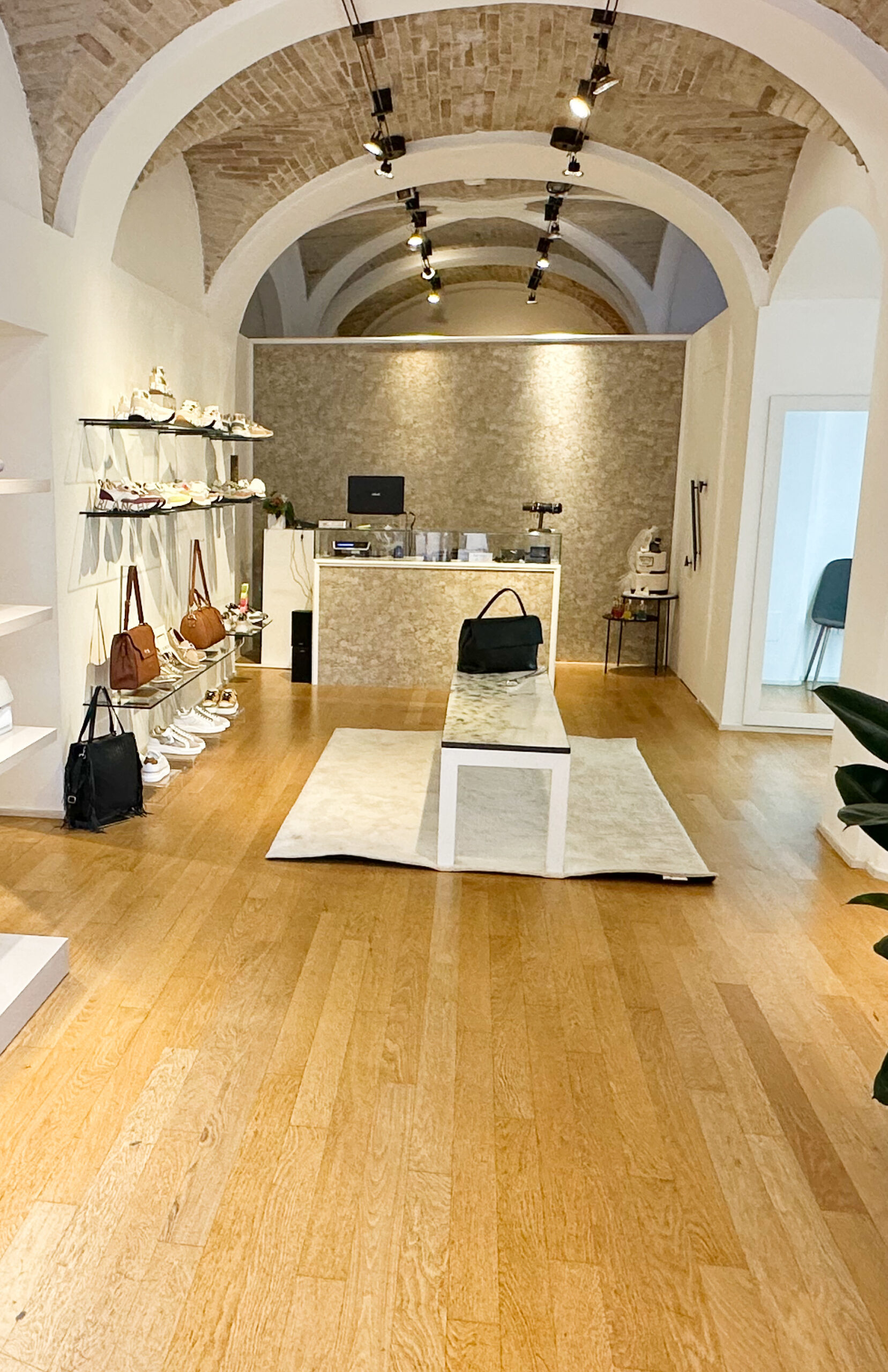  BRANDS Noto Back 70 Menbur Angel Alarcon Munich Voile Blanche Chantal Seboy's Valsport Prosperine Ernesto Dolani Lancaster 